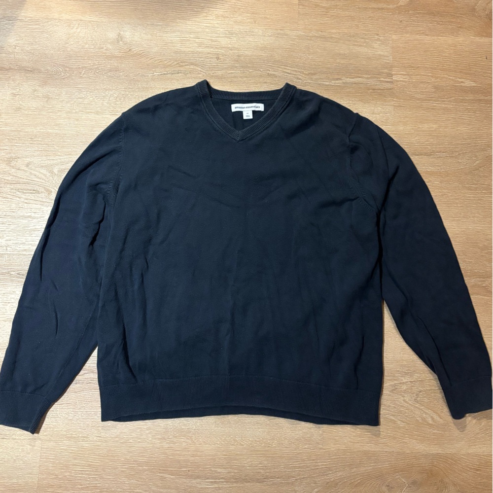 Amazon Essentials Dark Blue V-Neck Sweater